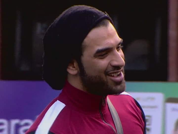 Bigg Boss 13: Paras Chhabra Exits 'BB 13' For His Finger Surgery; To Re-Enter Tonight! Bigg Boss 13: Paras Chhabra Exits 'BB 13' For His Finger Surgery; To Re-Enter Tonight!