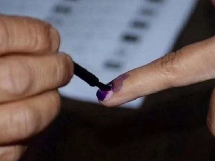 karnataka Bypolls: Voting Begins In Karnataka's 15 Assembly Segments Karnataka Bypolls: Voting Begins In Karnataka's 15 Assembly Segments