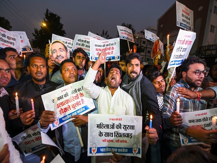 Unnao Rape Case: Protests In Delhi, UP Intensify As Unnao Rape Victim Passes Away Protests In Delhi, UP Intensify As Unnao Rape Victim Passes Away; Candle March Held At Raj Ghat