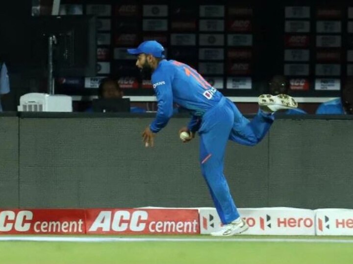 WATCH: Virat Kohli's Sensational Catch That Got The Crowd On Their Feet WATCH: Virat Kohli's Sensational Catch That Got The Crowd On Their Feet