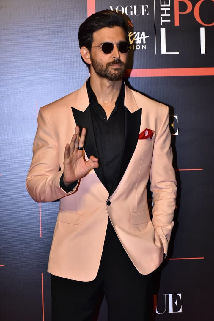 'War' actor Hrithik Roshan looked dapper as always in black shirt & trousers paired with rose gold blazer. (Photo: Manav Manglani)