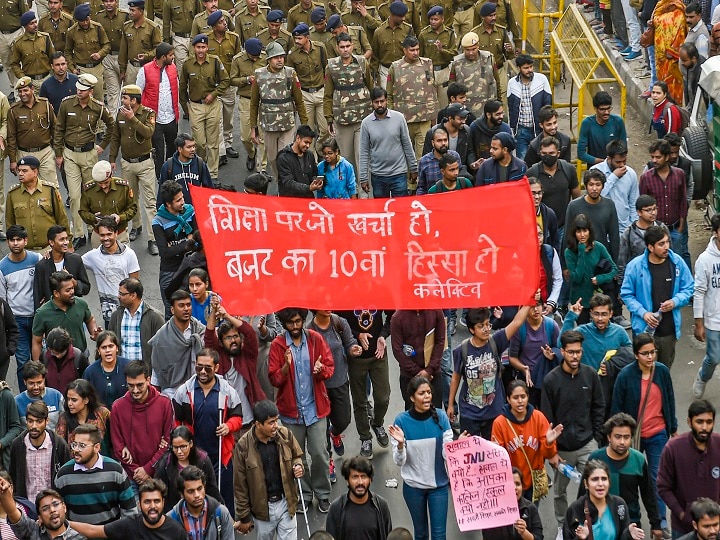 JNU Fee Hike: Amid Protest, HRD Ministry Officials Meet Students and VC; No Agreement Reached JNU Fee Hike: Amid Protest, HRD Ministry Officials Meet Students and VC; No Agreement Reached