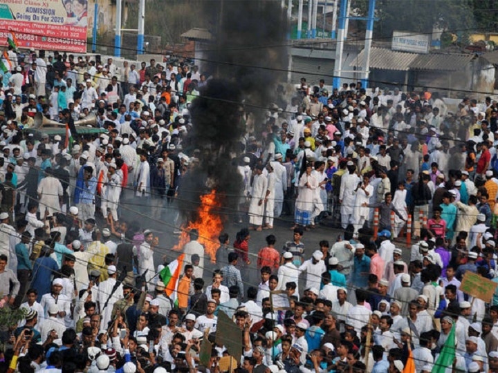 Anti-CAA Protest In Bengal: Protesters Torch Railway Stations, Block Roads; In Points