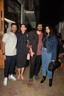 PICS: Sonam Kapoor Steps Out With Hubby Anand Ahuja, Anil Kapoor, Rhea Kapoor For Family Dinner