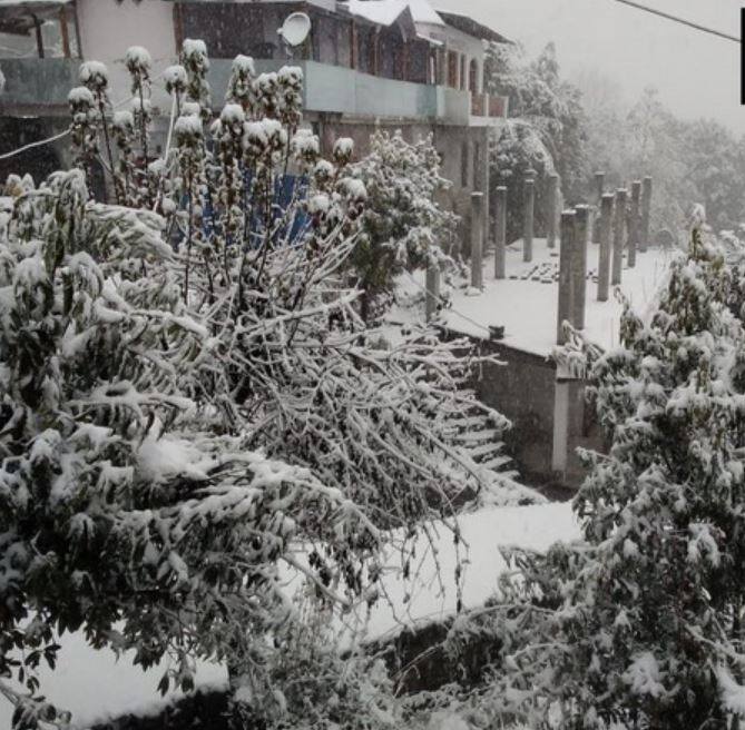 According to Skymet, a weather forecasting agency, the weather system will move away and the remnants of the system will continue to give isolated rain and snow in the higher reaches of the Western Himalayas. (ANI)