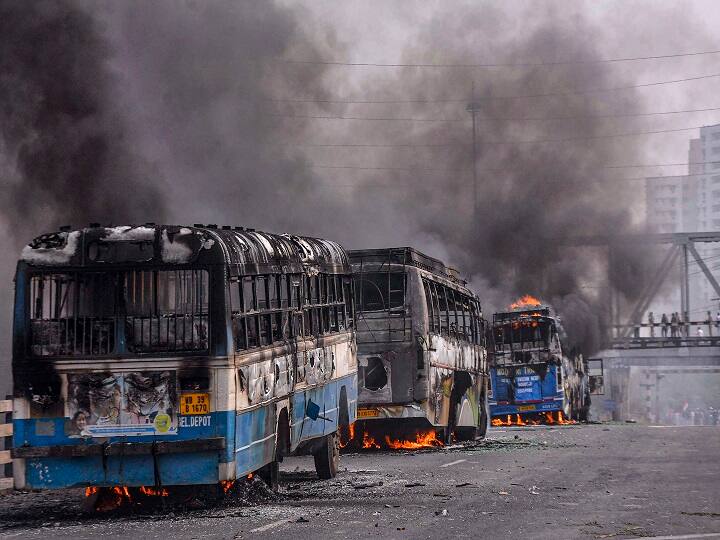 Citizenship Act: Violent Protests Rock West Bengal, CM Mamata Banerjee Appeals For Peace Citizenship Act: Violent Protests Rock West Bengal, CM Mamata Banerjee Appeals For Peace