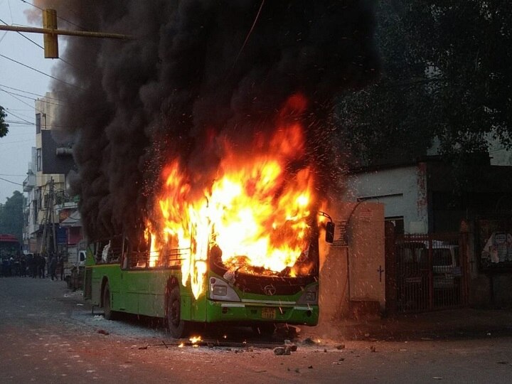 Citizenship Act Protest: Violence In Heart Of Delhi; Buses Torched, Vehicles Vandalized By Protesters Over CAA CAA Violence In Heart Of Delhi: Buses Torched, Vehicles Vandalized By Protesters Over Citizenship Amendment Act