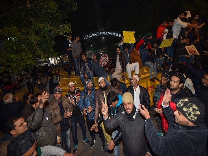 CAA Protest: Students Detained During Protests In Jamia Released; Sit-in Outside PHQ Called Off  CAA Protest: Students Detained During Protests In Jamia Released; Sit-in Outside PHQ Called Off