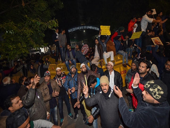 CAA Protest: Students Detained During Protests In Jamia Released; Sit-in Outside PHQ Called Off CAA Protest: Students Detained During Protests In Jamia Released; Sit-in Outside PHQ Called Off