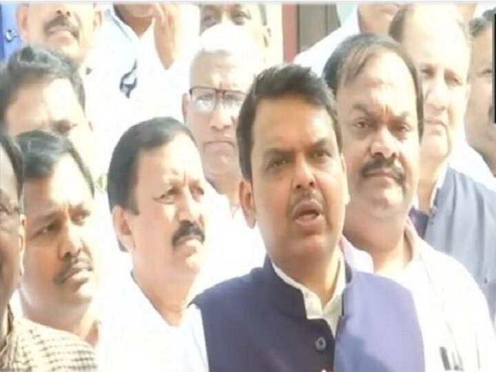 Devendra Fadnavis Accuses Uddhav Thackeray Of Betraying Maharashtra Farmers Devendra Fadnavis Accuses Uddhav Thackeray Of Betraying Maharashtra Farmers