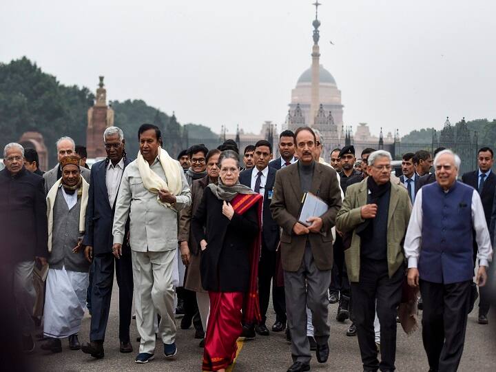 Congress interim president Sonia Gandhi along with party leader Ghulam Nabi Azad, CPI-M leader Sitaram Sitaram Yechury, DMK's TR Baalu and other opposition leaders after meeting President Ram Nath Kovind to register their protest over the police action on students of Jamia Millia Islamia and Aligarh Muslim University and repeal the Citizenship Amendment Act, at the Rashtrapati Bhavan in New Delhi. (Image: PTI)