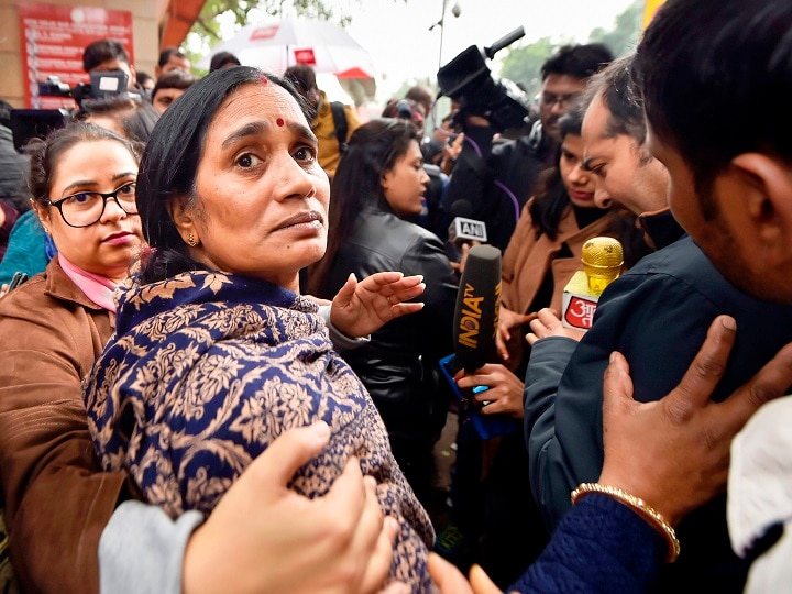 Nirbhaya Case: Hearing Underway In Patiala House Court Over Issuance Of Death Warrant To 4 Convicts Nirbhaya's Mother Breaks Down As Delhi Court Adjourns Hearing Till January 7