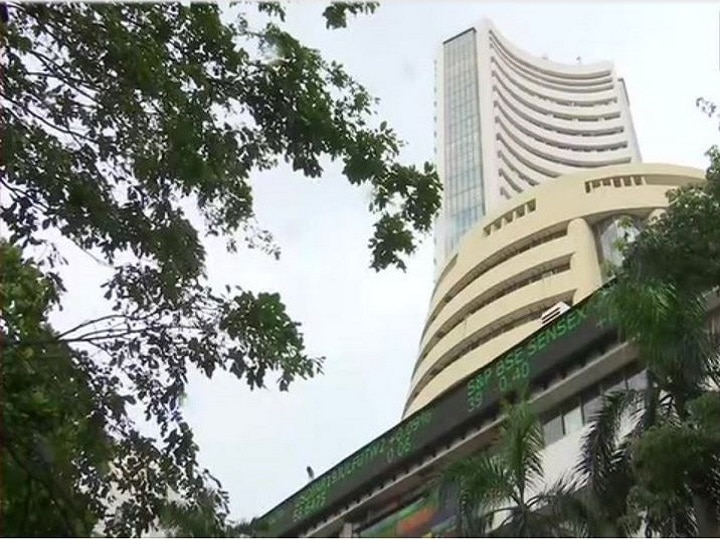 Equity Gauges Up Ahead Of GST Council Meet, IT And Metal Stocks Gain Equity Gauges Up Ahead Of GST Council Meet, IT And Metal Stocks Gain