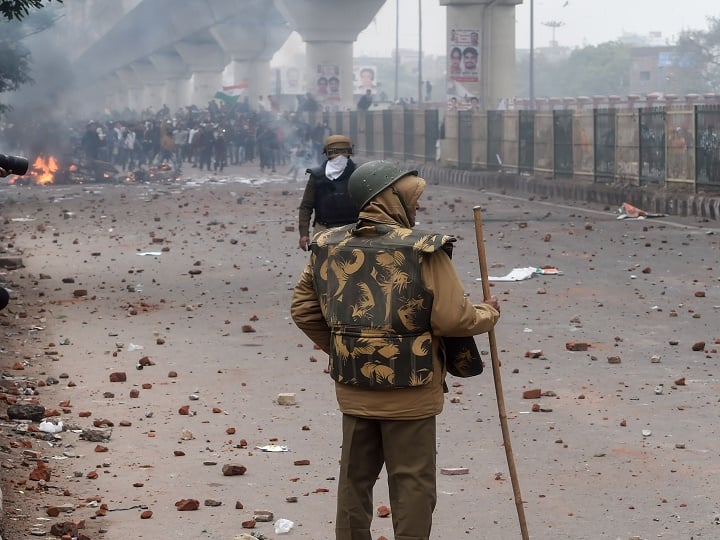 Anti-CAA Protest: 6 Arrested For Seelampur Violence; Sec 144 Imposed in Northeast Delhi Anti-CAA Protest: 6 Arrested For Seelampur Violence; Sec 144 Imposed in Northeast Delhi