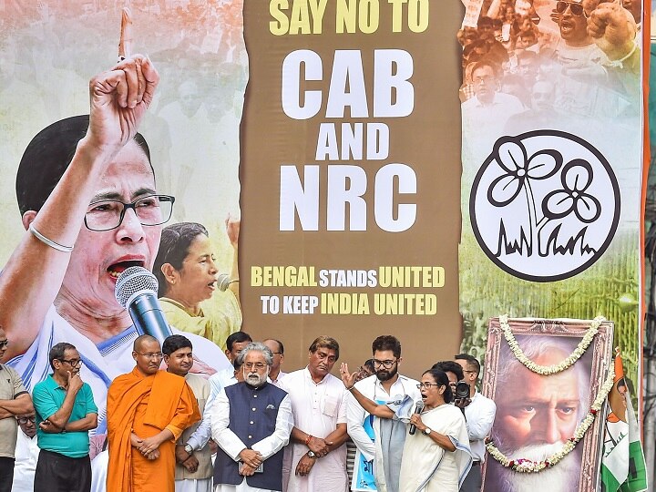 CAA Protests: Douse Flames, Don't Set Country Afire, Mamata Banerjee Tells Amit Shah CAA Protests: Douse Flames, Don't Set Country Afire, Mamata Banerjee Tells Amit Shah