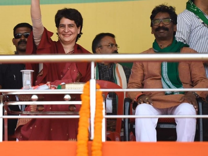 Jharkhand Assembly Election 2019: BJP lodges complaint with EC against Priyanka Gandhi, Hemant Soren Jharkhand Assembly Election 2019: BJP Lodges Complaint With EC Against Priyanka Gandhi, Hemant Soren