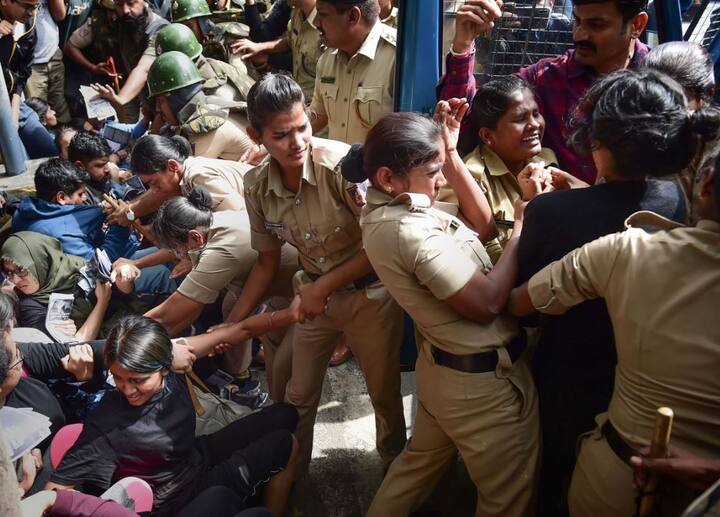 Section 144 has been imposed in several places in Karnataka to maintain law and order in the wake of anti-CAA protests. Here’s a photo from Bengaluru! (PIC Credit- PTI)