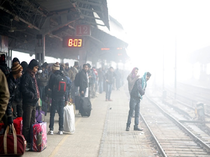 North India Shivers In Cold Wave; Fog Delays Over 750 Flights, 100 Trains In Delhi North India Shivers In Cold Wave; Fog Delays Over 750 Flights, 100 Trains In Delhi