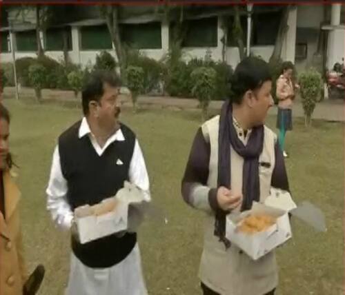 According to trends, the BJP is leading on 27 and the Congress-JMM-RJD alliance is ahead in 43 seats. 