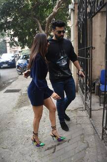 PICS: Arjun Kapoor & Malaika Arora Step Out For Christmas Celebrations