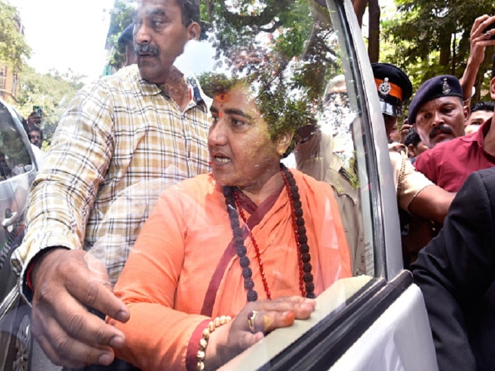 Bhopal University Students Pragya Thakur Terrorist Go Back Slogans  Bhopal University Students Raise 'Terrorist Go Back' Slogans At Pragya Thakur; BJP MP Vows Action