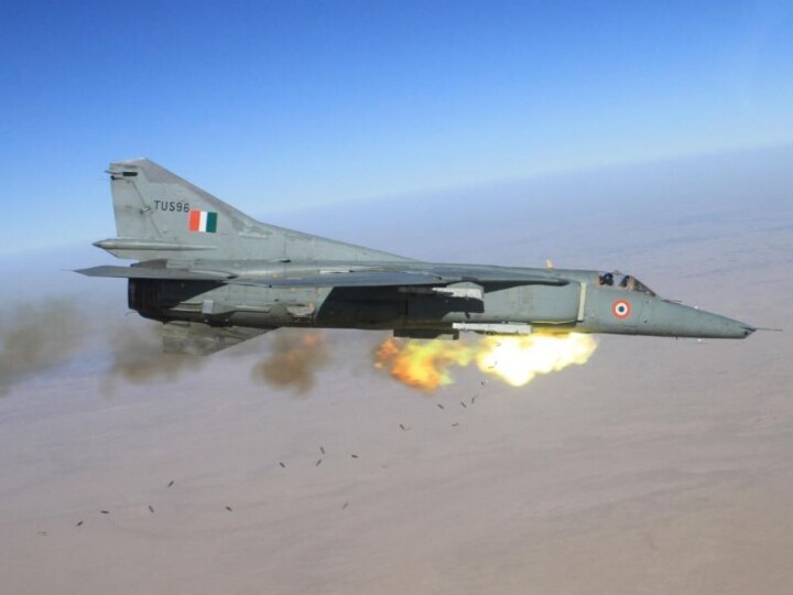IAF's Kargil War 'Ace Attacker' MiG-27 Takes To Skies One Last Time IAF's Kargil War 'Ace Attacker' MiG-27 Takes To Skies One Last Time