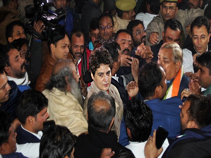 Priyanka Gandhi Accuses UP Police Of Strangulating, Manhandling Her CAA Protests 'Mera Gala Dabaya': Priyanka Gandhi Accuses UP Police Of Strangulating, Manhandling Her In Lucknow