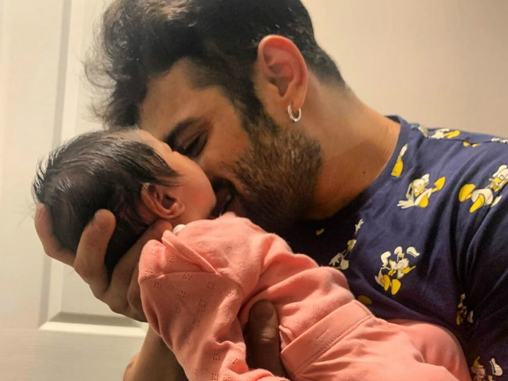 'Yeh Hai Mohabbatein' Actor Karan Patel Shares Adorable Picture With Newborn Baby Girl Mehr Patel! 'Yeh Hai Mohabbatein' Actor Karan Patel Shares Adorable Pic Of His Newborn Baby On Social Media!