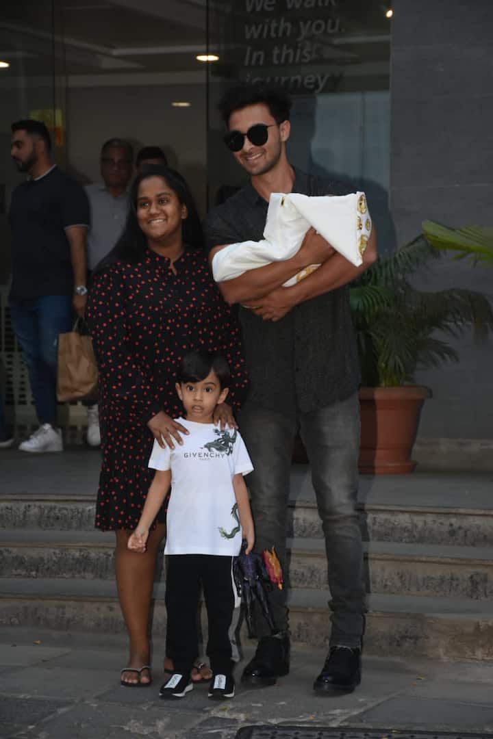 The couple happily posed for the paparazzi with their newborn daughter. (Photo: Manav Manglani)