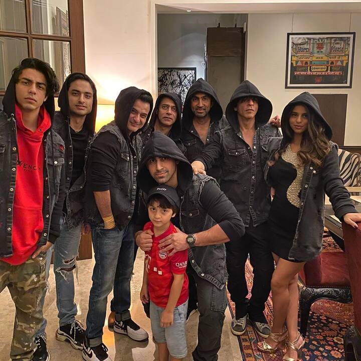 Gauri Khan has shared various pictures from the New Year bash on her social media account in which Sanjay Kapoor, wife Maheep Kapoor and 'Pati Patni Aur Woh' actress Ananya Panday too are seen posing with the Khan family. (Photo: Instagram)
