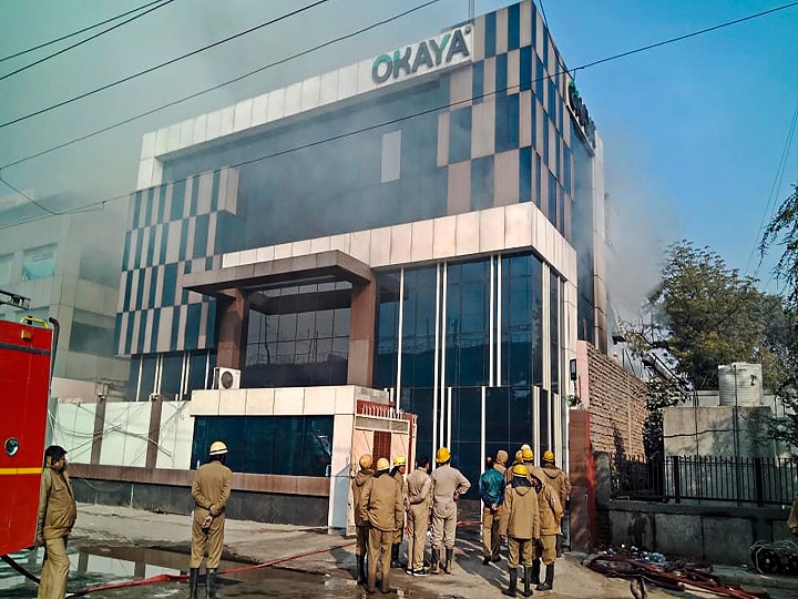 Delhi: Building Collapses After Fire At Factory In Peera Garhi; Several Trapped; Rescue Operation Underway Building Collapses After Fire In Delhi's Peera Garhi; 1 Firefighter Dies, Several Injured