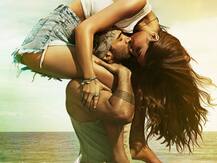 PIC: Aditya Roy Kapur & Disha Patani LOCK LIPS In ‘Malang’ NEW Poster