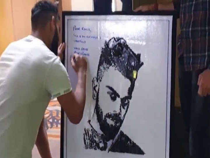 WATCH | Kohli Receives Special Gift From Fan Ahead Of IND-SL Guwahati T20I WATCH | Kohli Receives Special Gift From Fan Ahead Of IND-SL Guwahati T20I