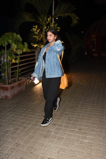 PICS: Suhana Khan & BFF Shanya Kapoor Enjoy A Movie Date Together!