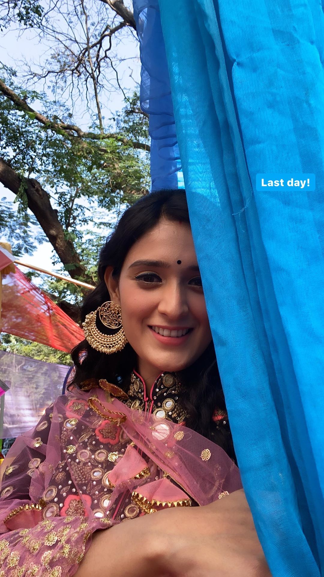 Pankhuri Awashty To EXIT 'Yeh Rishta Kya Kehlata Hai'; Posts 'Last Day Shoot' PIC With Shivangi Joshi!