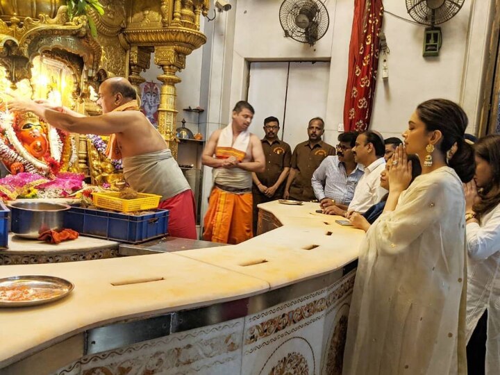 Deepika Padukone Seeks Blessings For 'Chhapaak' At Mumbai Siddhivinayak Temple PICS & VIDEO PICS & VIDEO: Deepika Padukone Seeks Blessings For 'Chhapaak' At Siddhivinayak Temple