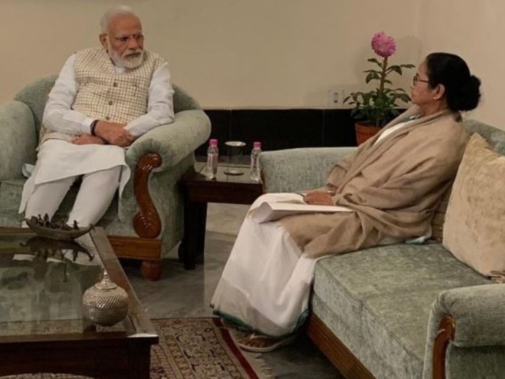 PM Modi Meets Bengal CM, Mamata Asks Him To Withdraw CAA, NRC And NPR After Meeting PM Modi In Kolkata, Mamata Banerjee Holds Dharna Against CAA, NRC