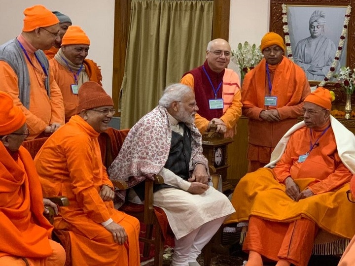 West Bengal: Modi Spends Night At Belur Math, Interacts With Saints And Seers West Bengal: Modi Spends Night At Belur Math, Interacts With Saints And Seers