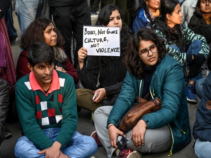 JNU Violence: Delhi Police Begin Probe; JNUSU President Aishe Ghosh, Other Suspects Questioned JNU Violence: Delhi Police Begin Probe; JNUSU President Aishe Ghosh, Other Suspects Questioned