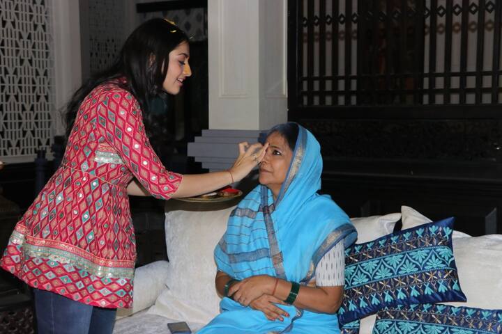 Amidst the hectic schedules, the cast of the show – Seema Biswas along with Anagha Bhosle and Sheen Dass decided to gear up to celebrate the auspicious festival- Makar Sankranti on the sets of the show