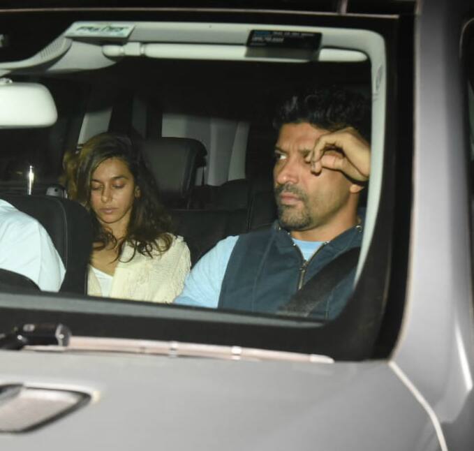 Farhan with ladylove Shibani Dandekar outside Kokilaben hospital as they visited Shabana Azmi after the accident. (Photo: Manav Manglani)