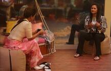 Bigg Boss 13: Rashami Applies Mehendi On Face, Arti Eats Green Chilies For Elite Club Task; Hina Khan Brings Major TWIST