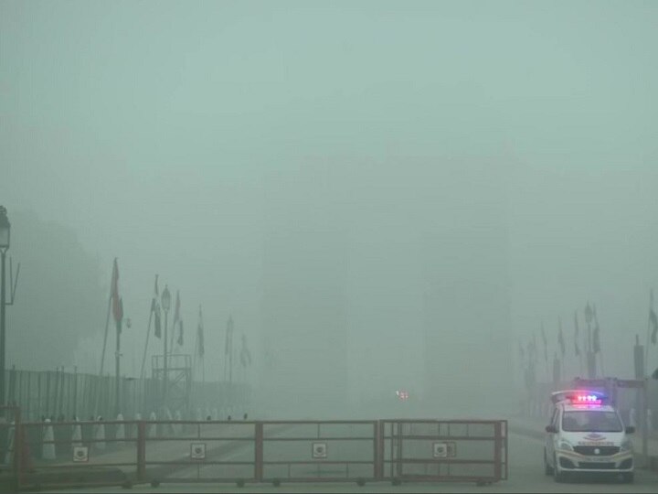 Delhi: A Dense Layer Of Fog Covers National Capital; Min Temperature 7 Degree Celsius Delhi: Dense Layer Of Fog Covers National Capital; Min Temp 7° Celsius