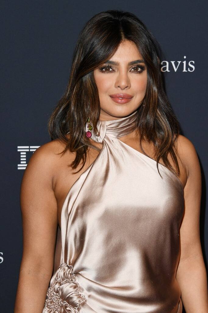 Wearing a Nicolas Jebran backless satin gown from the Beyond Infinity collection, the actress completed her look with Bulgaria jewellery and stunning heels by Stuart Weitzman. 