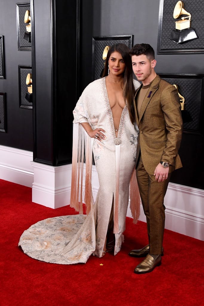 Priyanka Chopra-Nick Jonas posing for the shutterbugs [gettyimages] 