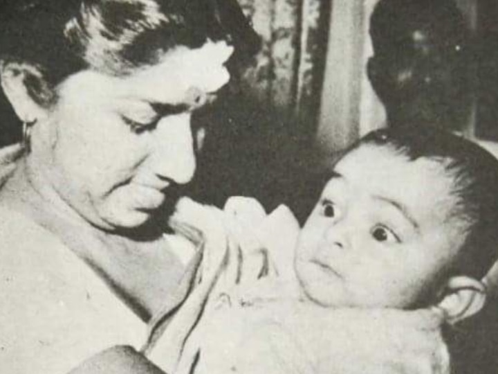 When Lata Mangeshkar cradled baby Rishi Kapoor in her arms, See Throwback PIC! Throwback PIC! When Lata Mangeshkar Cradled Baby Rishi Kapoor In Her Arms