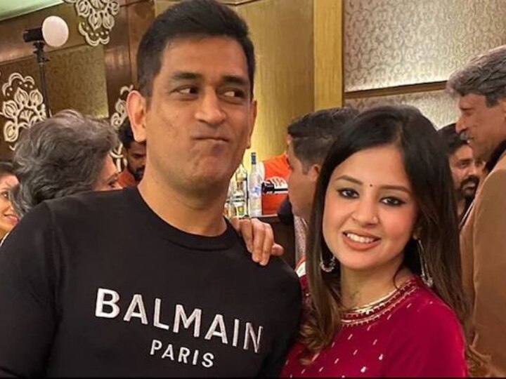 WATCH: MS Dhoni, Sakshi Share Stage With Armaan Malik On 