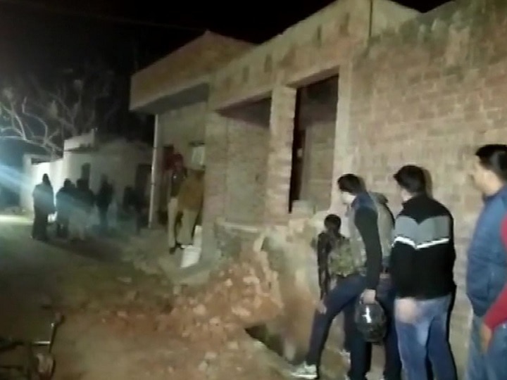 Uttar Pradesh: Criminal Holds 20 Children Hostage In His House In Farrukhabad Man With Criminal Background Holds Over 20 Children, Women Hostage In UP; Rescue Ops Underway