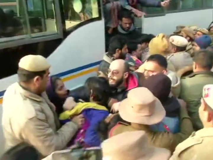 Agitating Students Detained, Removed From Outside Delhi Police Headquarters Agitating Students Detained, Removed From Outside Delhi Police Headquarters