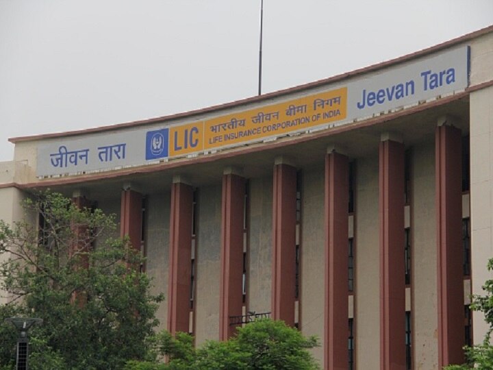 LIC Staff To Hold One-hour Strike On Feb 4 Against IPO Move LIC Staff To Hold Nationwide One-hour Strike On Feb 4 Against Govt's IPO Move